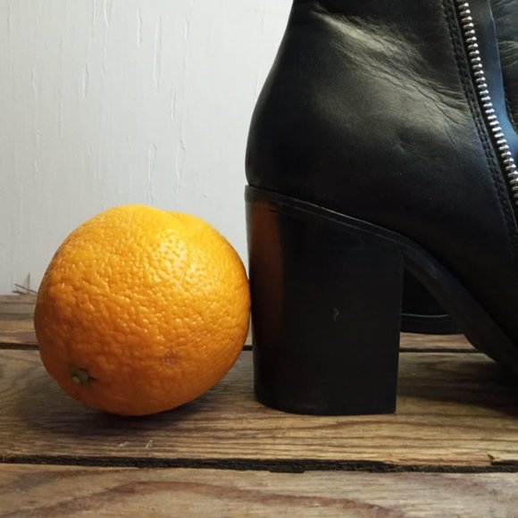 Steve Madden Tishaa Black Leather Booties with Heel Size 7.5 - Picture 4 of 6